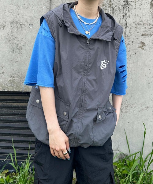 sedacle(セダクル)の「ナイロンフーディーベスト(ベスト・メンズ・ライトグレー/ブルーグレー・SMALL/MEDIUM/LARGE)」の10枚目の写真