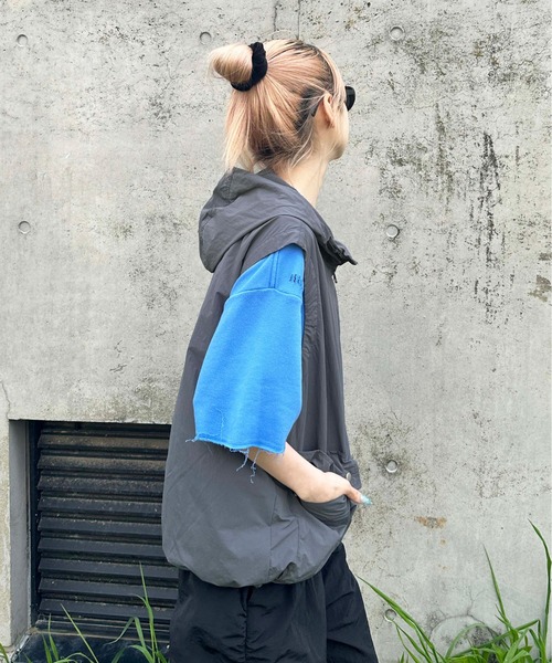 sedacle(セダクル)の「ナイロンフーディーベスト(ベスト・メンズ・ライトグレー/ブルーグレー・SMALL/MEDIUM/LARGE)」の11枚目の写真