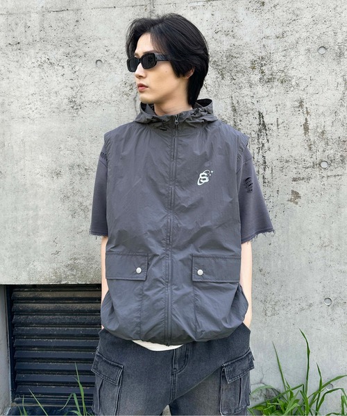 sedacle(セダクル)の「ナイロンフーディーベスト(ベスト・メンズ・ライトグレー/ブルーグレー・SMALL/MEDIUM/LARGE)」の14枚目の写真