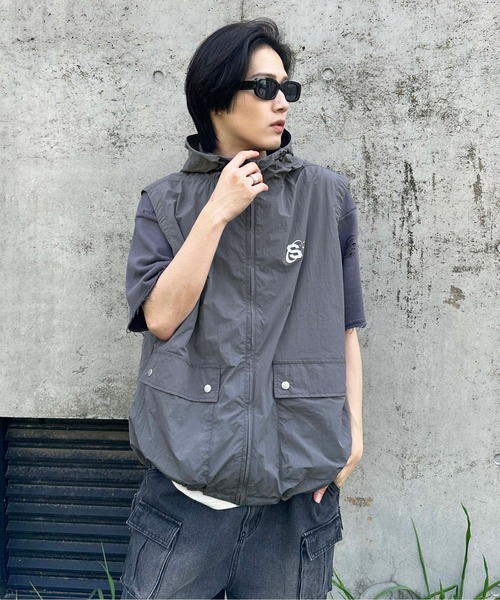 sedacle(セダクル)の「ナイロンフーディーベスト(ベスト・メンズ・ライトグレー/ブルーグレー・SMALL/MEDIUM/LARGE)」の15枚目の写真