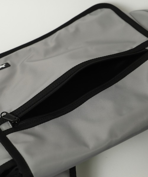 X-girl（エックスガール）の「MESSENGER BAG（ショルダーバッグ・レディース・グレー/ブラック・ONE SIZE）」の11枚目の写真