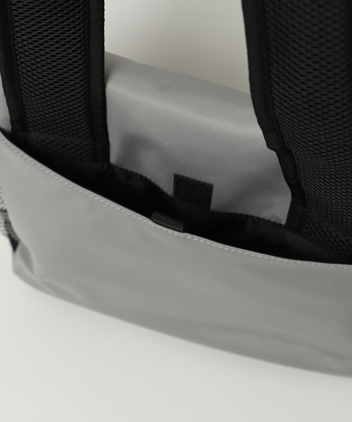 X-girl（エックスガール）の「MESSENGER BAG（ショルダーバッグ・レディース・グレー/ブラック・ONE SIZE）」の12枚目の写真