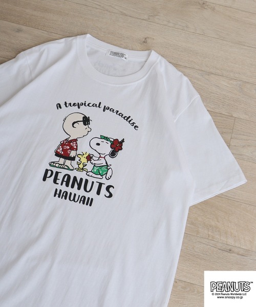 PEANUTS(ピーナッツ)の「PEANUTS プリント 半袖Tシャツ(Tシャツ/カットソー・メンズ・ブラック/アイボリー/ホワイト系/ホワイト系1/ホワイト系2/ネイビー系/クリーム/ホワイト/チャコール/ネイビー・S/M/L/LL)」の2枚目の写真