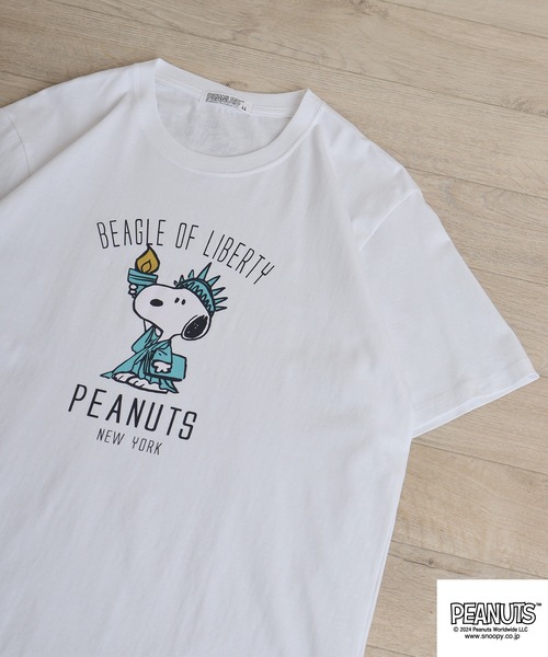 PEANUTS(ピーナッツ)の「PEANUTS プリント 半袖Tシャツ(Tシャツ/カットソー・メンズ・ブラック/アイボリー/ホワイト系/ホワイト系1/ホワイト系2/ネイビー系/クリーム/ホワイト/チャコール/ネイビー・S/M/L/LL)」の1枚目の写真