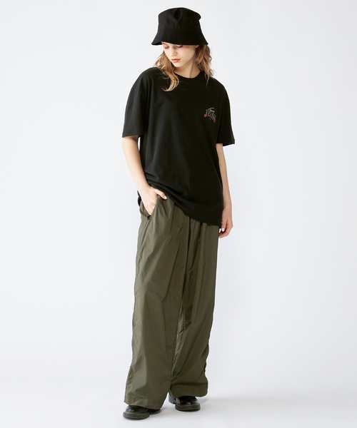 TOMMY HILFIGER（トミーヒルフィガー）の「【NET ViVi掲載】レギュラーダイヤモンドツイストTシャツ（Tシャツ/カットソー・メンズ・ホワイト/ブラック・LARGE/MEDIUM/SMALL/X-LARGE）」の9枚目の写真