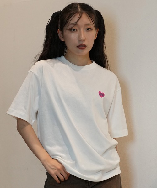TAHCHEE(ターチー)の「【ムラサキスポーツ限定】TAHCHEE/ターチー 発泡ハートロゴTシャツ ルーズシルエット TC240900-04(Tシャツ/カットソー・レディース・ブラック/ホワイト/オレンジ・L/M)」の4枚目の写真