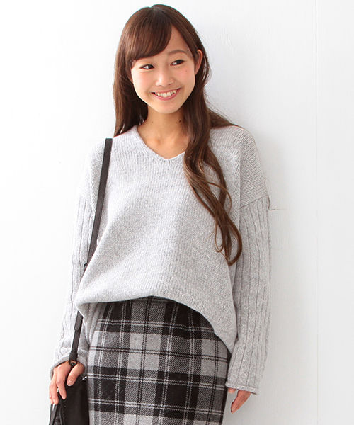 Ray BEAMS（レイビームス）の「Ray BEAMS / 3G 袖リブ Vネック（ニット/セーター・レディース・ネイビー/ライトグレー/ベージュ・ONE SIZE）」の2枚目の写真