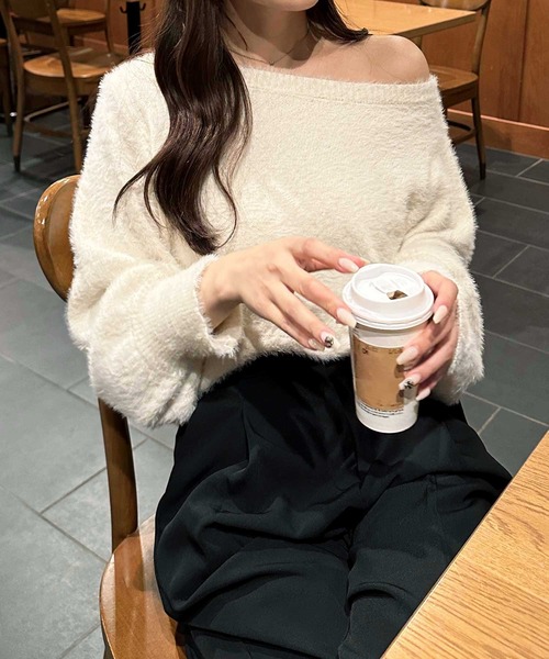 nelliy.（ネルリー）の「【新色追加】ボリュームスリーブシャギーオフショルニット（ニット/セーター・レディース・ブラウン/アイボリー/ブラック/チャコールグレー・MEDIUM/LARGE）」の10枚目の写真