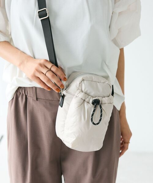 CRAFT STANDARD BOUTIQUE（クラフトスタンダードブティック）の「中綿ドローコードポケットミニショルダー（ショルダーバッグ・レディース・ライトグレー/ブラック/ベージュ・FREE）」の11枚目の写真