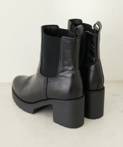 natural couture(ナチュラルクチュール)の「ヒールアップサイドゴアブーツ(ブーツ・レディース・ブラウン/ブラック・MEDIUM/LARGE)」の4枚目の写真