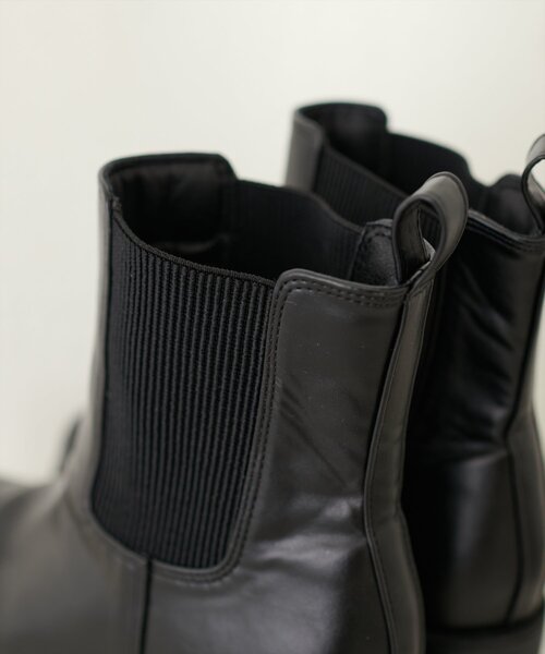 natural couture(ナチュラルクチュール)の「ヒールアップサイドゴアブーツ(ブーツ・レディース・ブラウン/ブラック・MEDIUM/LARGE)」の7枚目の写真