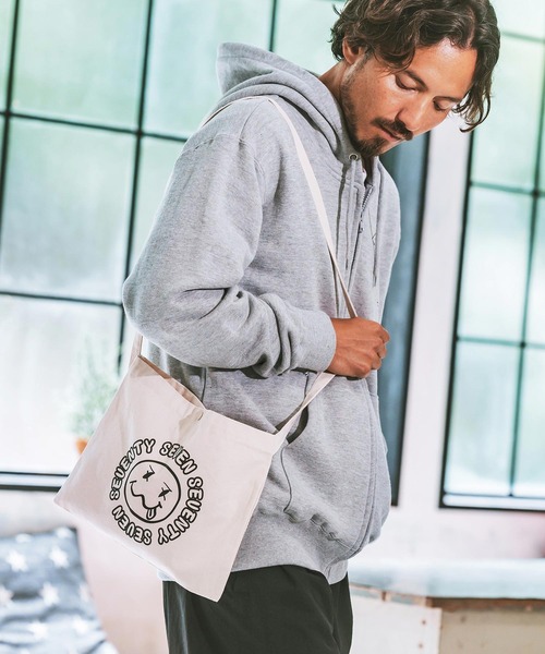 seventy seven(セブンティセブン)の「mko12183- canvas sacoche (sunsmile) サコッシュ(ショルダーバッグ・メンズ・ナチュラル/グレー/ブラック/ネイビー・FREE)」の3枚目の写真