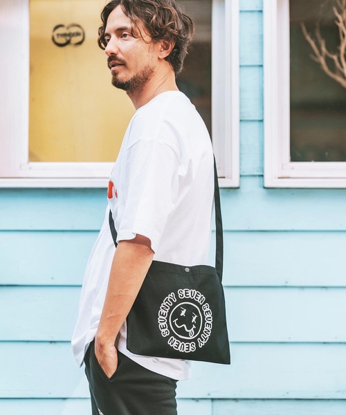 seventy seven(セブンティセブン)の「mko12183- canvas sacoche (sunsmile) サコッシュ(ショルダーバッグ・メンズ・ナチュラル/グレー/ブラック/ネイビー・FREE)」の9枚目の写真