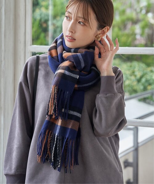 ikka（イッカ）の「カシミヤタッチチェックマフラー（マフラー・レディース・レッド/ベージュ/ネイビー/オレンジ/ダークグリーン/グリーン/レッド系/ダークネイビー・FREE）」の22枚目の写真