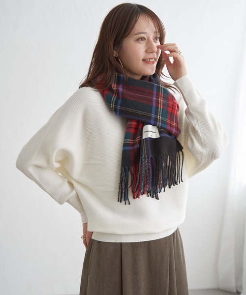 ikka（イッカ）の「カシミヤタッチチェックマフラー（マフラー・レディース・レッド/ベージュ/ネイビー/オレンジ/ダークグリーン/グリーン/レッド系/ダークネイビー・FREE）」の15枚目の写真