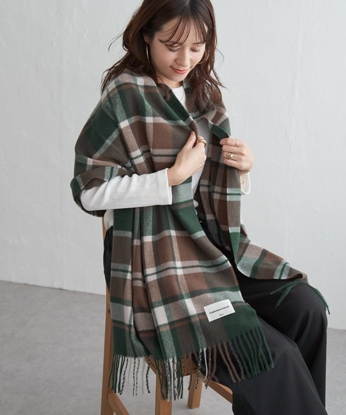 ikka（イッカ）の「カシミヤタッチチェックマフラー（マフラー・レディース・レッド/ベージュ/ネイビー/オレンジ/ダークグリーン/グリーン/レッド系/ダークネイビー・FREE）」の18枚目の写真