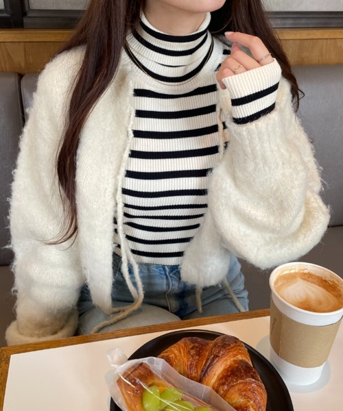 WEGO（ウィゴー）の「WEGO/タートルネックニット（ニット/セーター・レディース・ブラック/ホワイト系その他5/ブルー/ホワイト/レッド・MEDIUM/SMALL）」の2枚目の写真