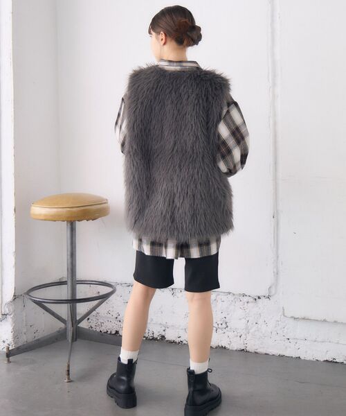 RETRO GIRL（レトロガール）の「Fファーベスト（ベスト・レディース・ブラウン/ライトグレー/ナチュラル・FREE）」の17枚目の写真