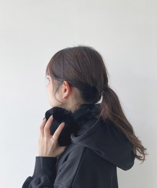 AS KNOW AS plus（アズノゥアズプラス）の「◇折りたたみ式ムートン風イヤーマフ（イヤーマフ・レディース・ベージュ/ブラック・FREE）」の5枚目の写真