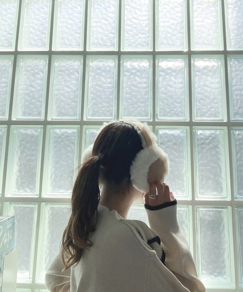 AS KNOW AS plus（アズノゥアズプラス）の「◇折りたたみ式ムートン風イヤーマフ（イヤーマフ・レディース・ベージュ/ブラック・FREE）」の4枚目の写真