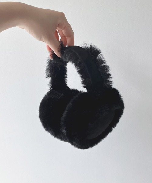 ブラック ビジューロゴ付きイヤーマフ　mimi.a ブラック ビジューロゴ付きイヤーマフ mimi.a ブラックのスムース