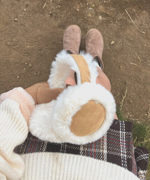 AS KNOW AS plus（アズノゥアズプラス）の「◇折りたたみ式ムートン風イヤーマフ（イヤーマフ・レディース・ベージュ/ブラック・FREE）」の10枚目の写真