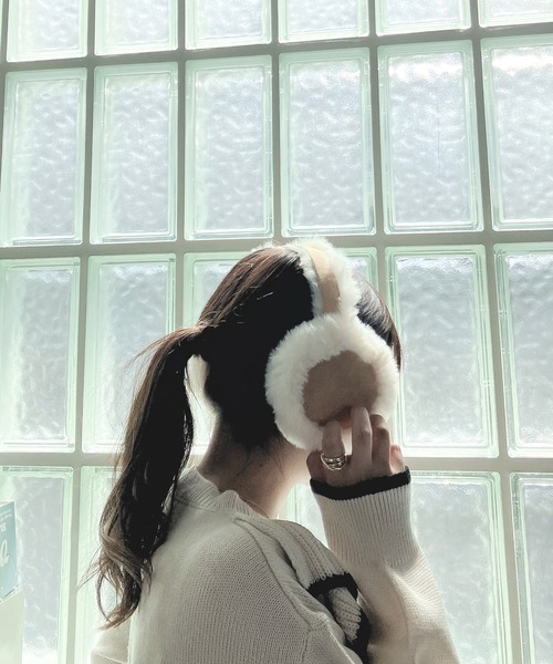 AS KNOW AS plus（アズノゥアズプラス）の「◇折りたたみ式ムートン風イヤーマフ（イヤーマフ・レディース・ベージュ/ブラック・FREE）」の3枚目の写真