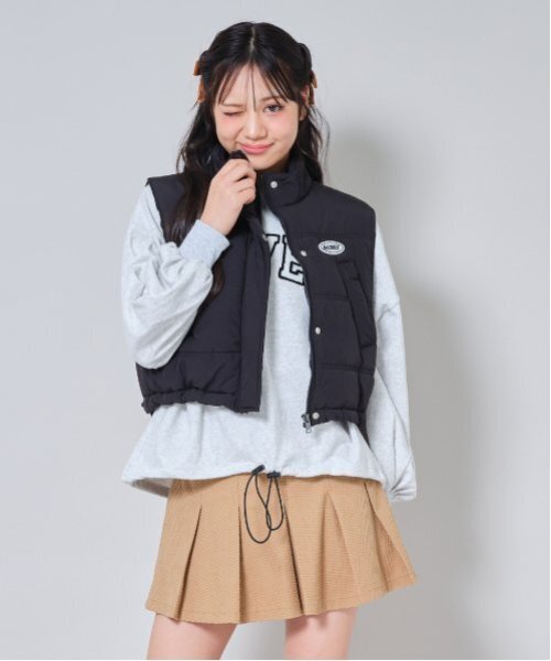 by LOVEiT(バイラビット)の「ベルトつきローライズミニスカ(スカート・キッズ・ブラック/ブルー/モカ・120cm/130cm/140cm/150cm/160cm)」の1枚目の写真