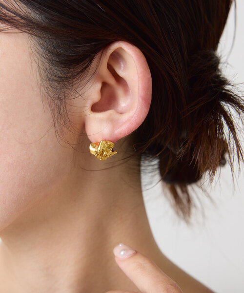 PAPILLONNER（パピヨネ）の「ホイルピアス（ピアス（両耳用）・レディース・ゴールド・FREE）」の2枚目の写真