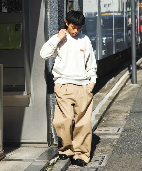 UNIVERSAL OVERALL(ユニバーサルオーバーオール)の「【別注】UNIVERSAL OVERALL / ロゴ クルーネック スウェット(スウェット・メンズ・シルバー/ブラック/ライトブルー/ホワイト系その他7/グリーン/ネイビー・SMALL/LARGE/X-LARGE/MEDIUM)」の7枚目の写真