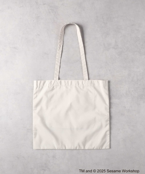 Right-on（ライトオン）の「【SESAME STREET】プリントトートバッグ（トートバッグ・レディース・イエロー/オレンジ/カーキブラウン/ブラック/グレー/レッド・ONE SIZE）」の11枚目の写真