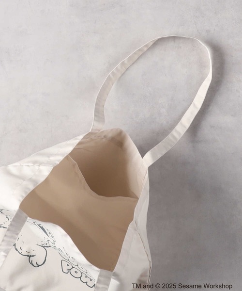 Right-on（ライトオン）の「【SESAME STREET】プリントトートバッグ（トートバッグ・レディース・イエロー/オレンジ/カーキブラウン/ブラック/グレー/レッド・ONE SIZE）」の8枚目の写真