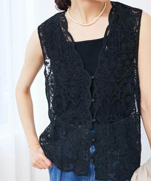 le.coeur blanc（ルクールブラン）の「《手洗い可能》TORRAZZO DONNAメッシュレースベスト（シャツ/ブラウス・レディース・ブラック/ベージュ/ホワイト・38）」の2枚目の写真