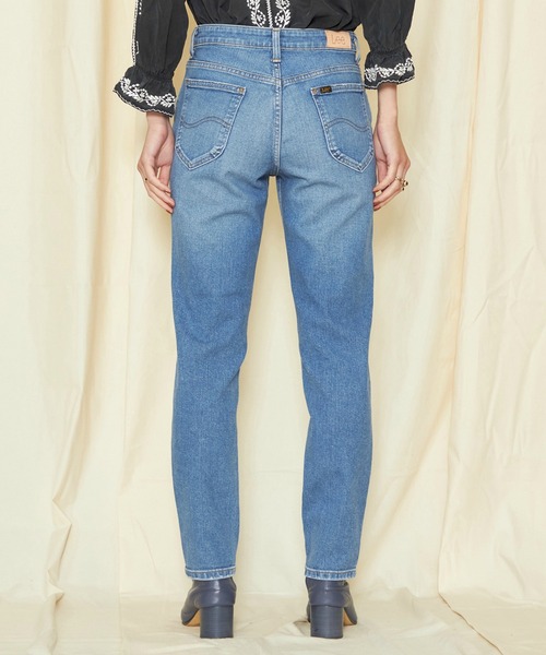 Lee(リー)の「Lee/リー STANDARD WARDROBE LASTIC【ストレッチデニム】テーパードデニムパンツ/美脚デニムパンツ/すっきりデニムパンツ/細身えデニムパンツ(デニムパンツ・レディース・インディゴブルー/ブルー/ライトインディゴブルー/ブラック系その他・X-SMALL/XX-SMALL/SMALL/MEDIUM)」の19枚目の写真