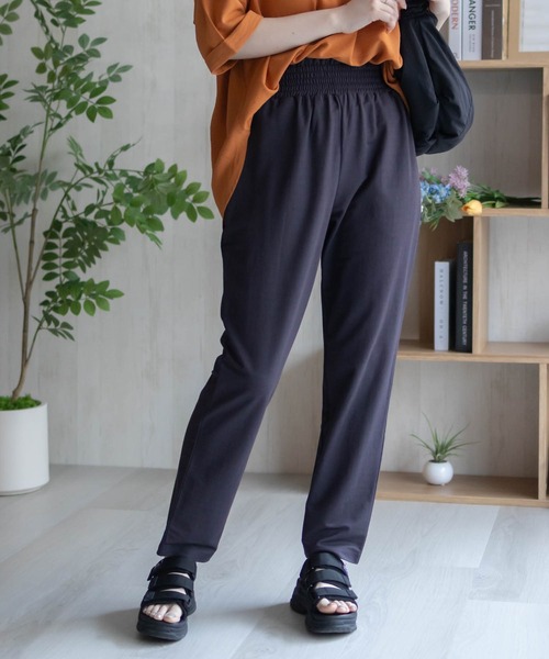 NAVY(ネイビー)の「nAvy SARARI 冷感 テーパードパンツ(その他パンツ・レディース・モカ/チャコールグレー/ブラック・M/L)」の3枚目の写真