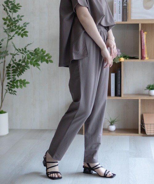 NAVY(ネイビー)の「nAvy SARARI 冷感 テーパードパンツ(その他パンツ・レディース・モカ/チャコールグレー/ブラック・M/L)」の14枚目の写真