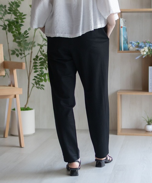 NAVY(ネイビー)の「nAvy SARARI 冷感 テーパードパンツ(その他パンツ・レディース・モカ/チャコールグレー/ブラック・M/L)」の11枚目の写真