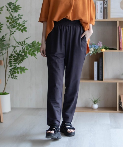 NAVY(ネイビー)の「nAvy SARARI 冷感 テーパードパンツ(その他パンツ・レディース・モカ/チャコールグレー/ブラック・M/L)」の5枚目の写真