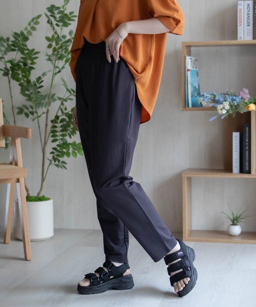 NAVY(ネイビー)の「nAvy SARARI 冷感 テーパードパンツ(その他パンツ・レディース・モカ/チャコールグレー/ブラック・M/L)」の6枚目の写真