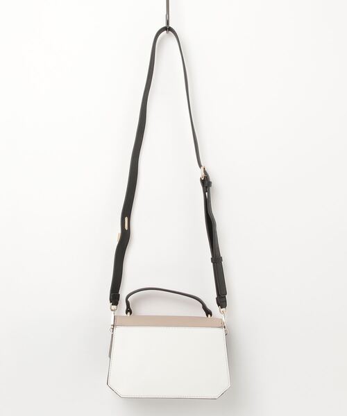 Guess（ゲス）の「LOWEN Top Handle Crossbody クロスボディバッグ（ショルダーバッグ・レディース・ベージュ・ONE SIZE）」の4枚目の写真