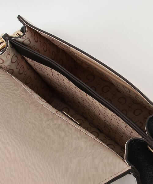 Guess（ゲス）の「LOWEN Top Handle Crossbody クロスボディバッグ（ショルダーバッグ・レディース・ベージュ・ONE SIZE）」の6枚目の写真