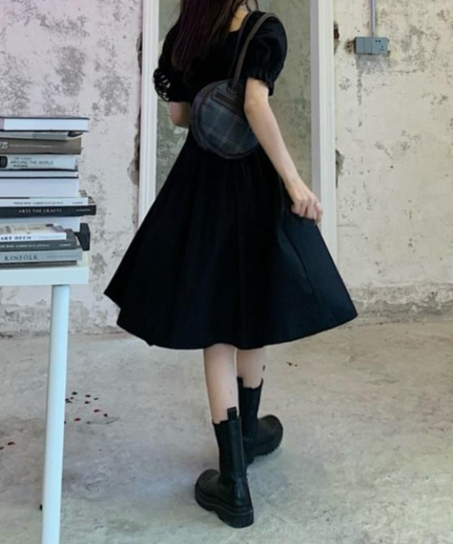 Mejoul(メジュール)の「アシメデザインパフスリーブワンピース(ワンピース・レディース・ホワイト/ブラック・L/M)」の13枚目の写真