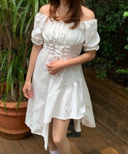 Mejoul(メジュール)の「アシメデザインパフスリーブワンピース(ワンピース・レディース・ホワイト/ブラック・L/M)」の19枚目の写真