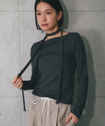 紐付きオフショルトップス