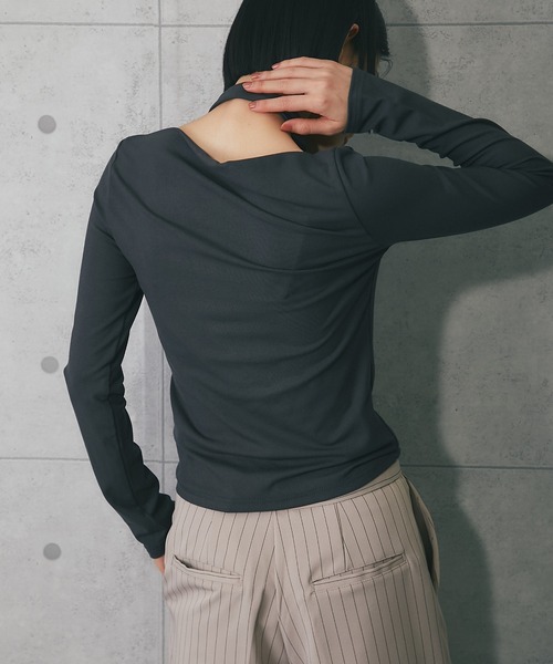 ANOTHER S(アナザーエス)の「紐付きオフショルトップス(Tシャツ/カットソー・レディース・ホワイト/チャコールグレー・FREE)」の6枚目の写真