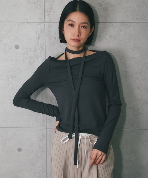 ANOTHER S(アナザーエス)の「紐付きオフショルトップス(Tシャツ/カットソー・レディース・ホワイト/チャコールグレー・FREE)」の7枚目の写真