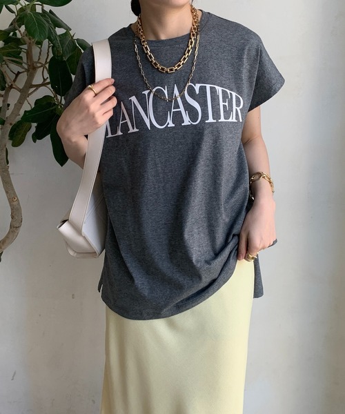 DouDou(ドゥドゥ)の「【WEB限定】ドルマンロゴTEE(Tシャツ/カットソー・レディース・ブラック/オフホワイト/グレー・FREE)」の1枚目の写真