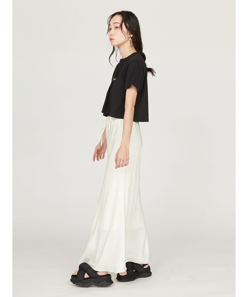 emmi（エミ）の「【USAGI限定カラー】【emmi×PlaX（TM）】クロップドemmiロゴＴシャツ（Tシャツ/カットソー・レディース・ライトベージュ/ブラック/オフホワイト/ブルー・FREE）」の9枚目の写真