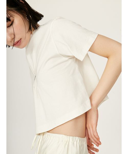 emmi（エミ）の「【USAGI限定カラー】【emmi×PlaX（TM）】クロップドemmiロゴＴシャツ（Tシャツ/カットソー・レディース・ライトベージュ/ブラック/オフホワイト/ブルー・FREE）」の12枚目の写真