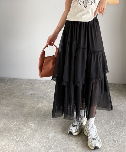 mily bilet(ミウィビレット)の「【mily bilet】大人可愛いエアリーな存在感。アシンメトリーフリルチェックチュールスカート(ロング)(スカート・レディース・ブラック/グレー/ベージュ・SMALL/MEDIUM/LARGE/X-LARGE)」の5枚目の写真